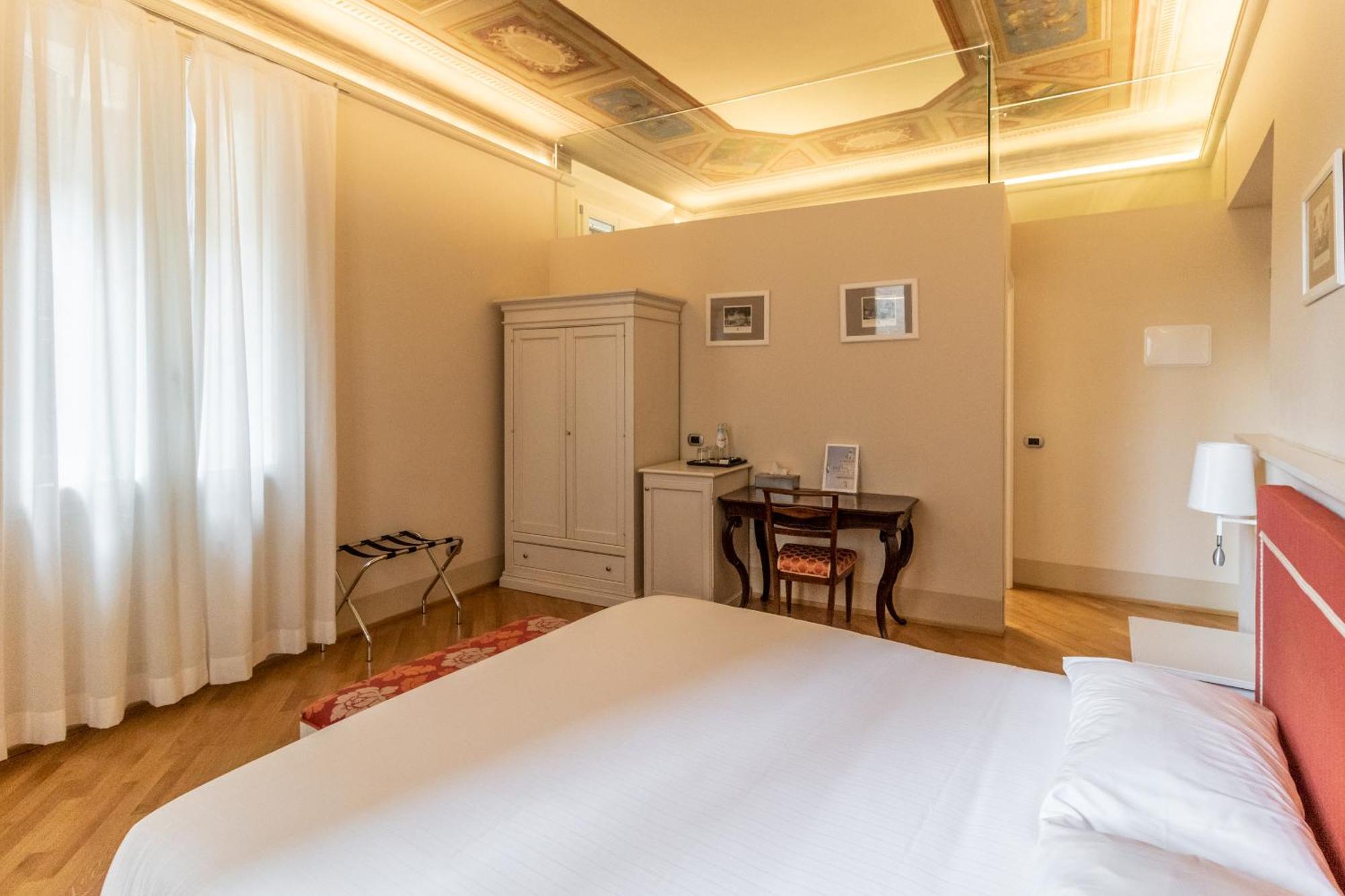 Casa Isolani Luxury Rooms Piazza Maggiore 1 Bologna Bagian luar foto