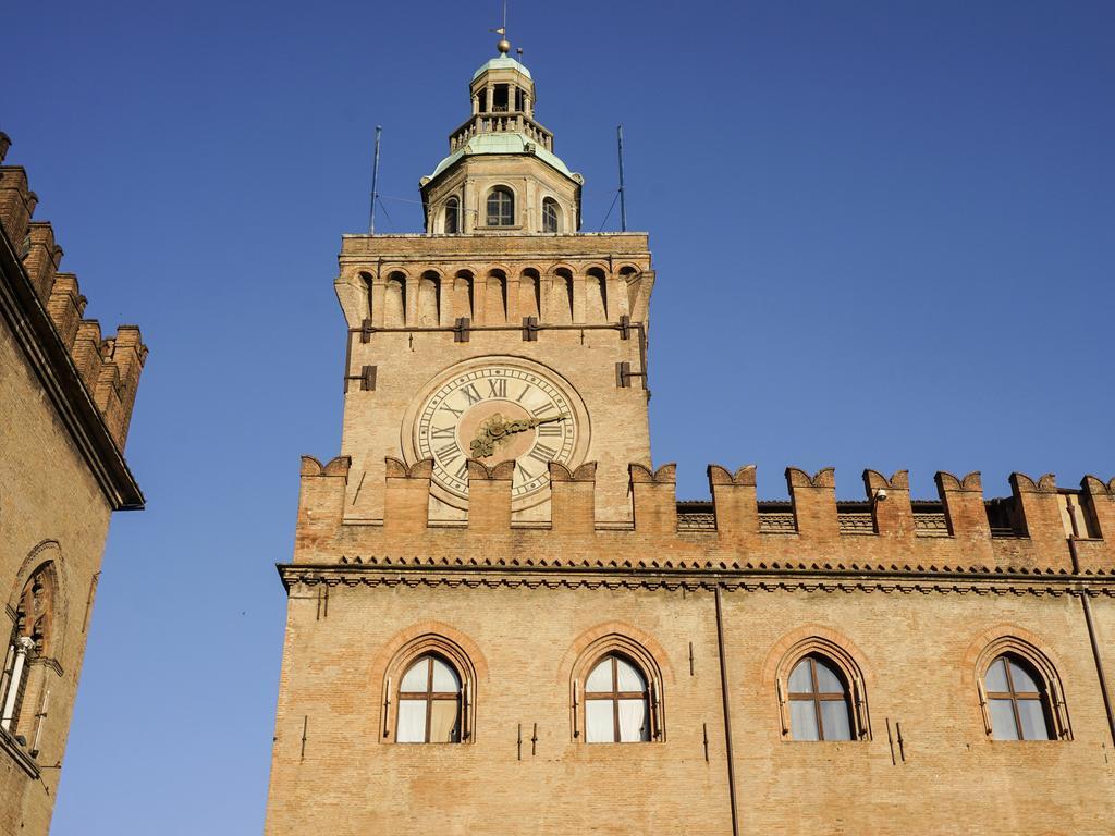 Casa Isolani Luxury Rooms Piazza Maggiore 1 Bologna Bagian luar foto